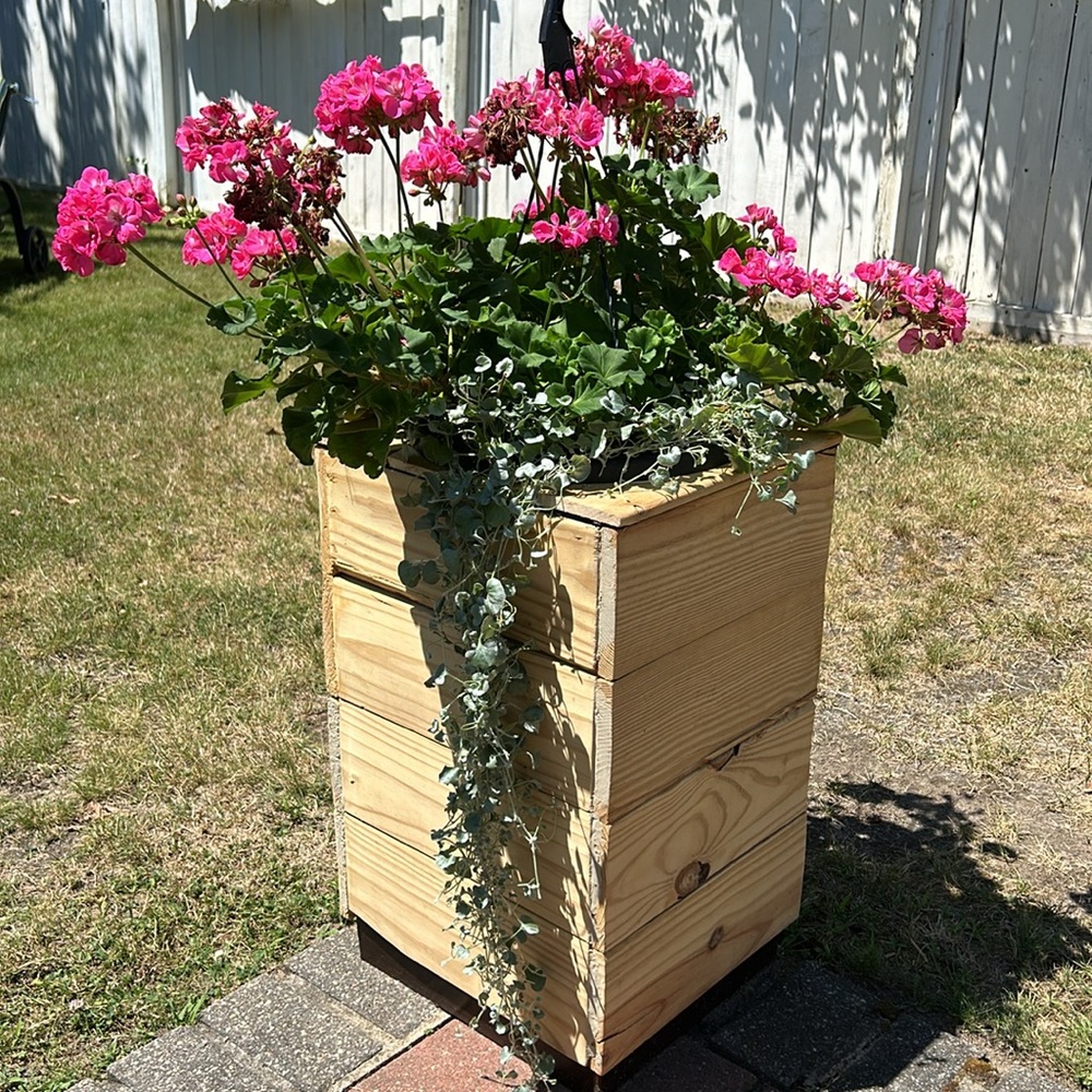 Planter Box Only Offered in the NY 11795 Zip Code Area.  Plants not included